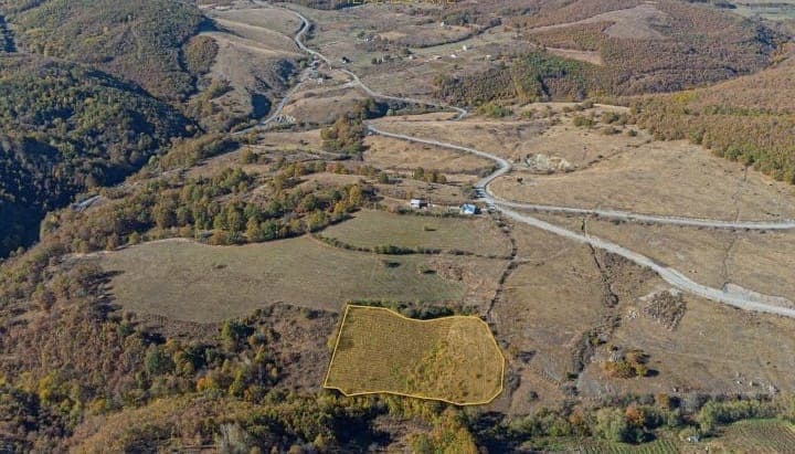 Tokë 1 hektar me qasje në asfalt dhe prrockë në Marec photo 2