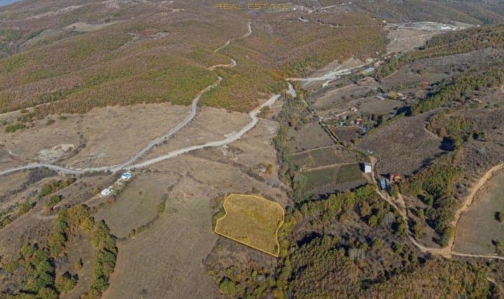 Tokë 1 hektar me qasje në asfalt dhe prrockë në Marec photo 3