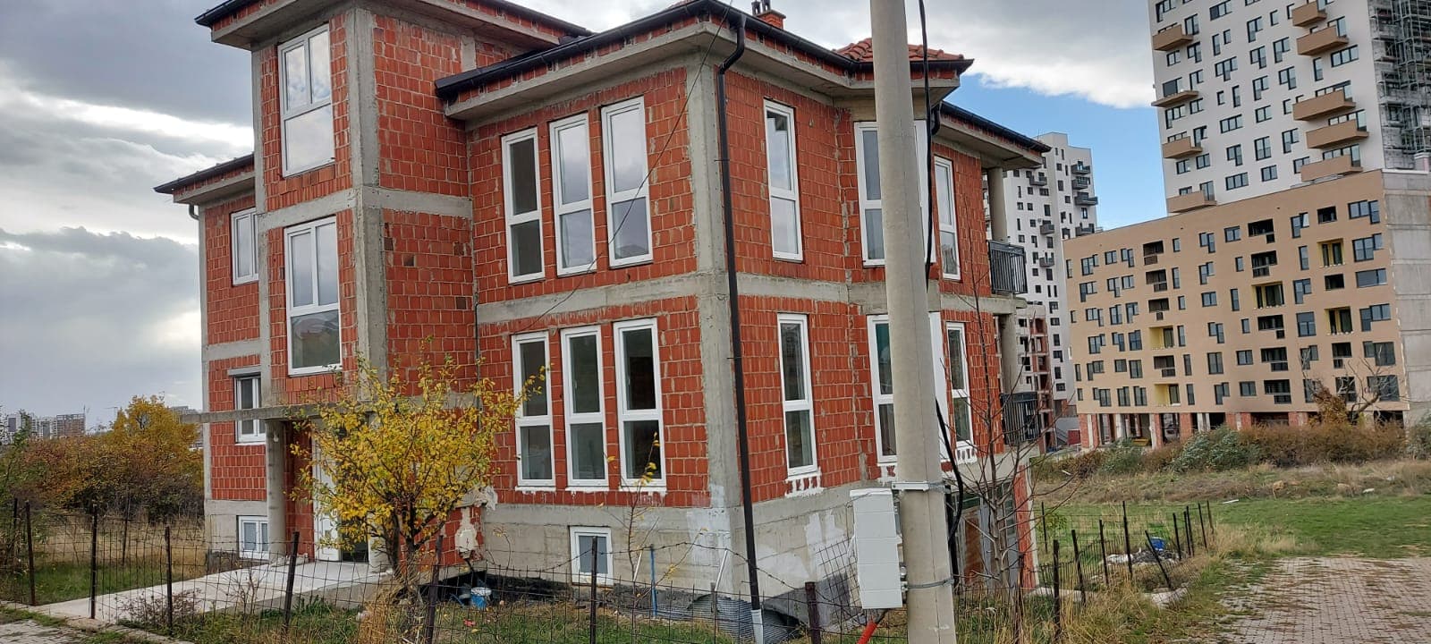 Shtëpi me 3 kate dhe hyrje të veçanta në Matiqan, Prishtinë photo 1