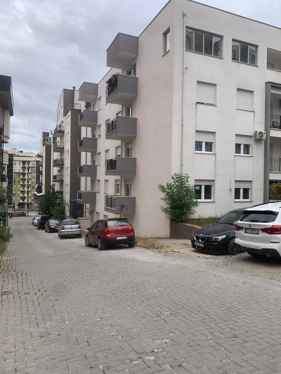 Banese moderne për shitje afër Rrugës B photo 5