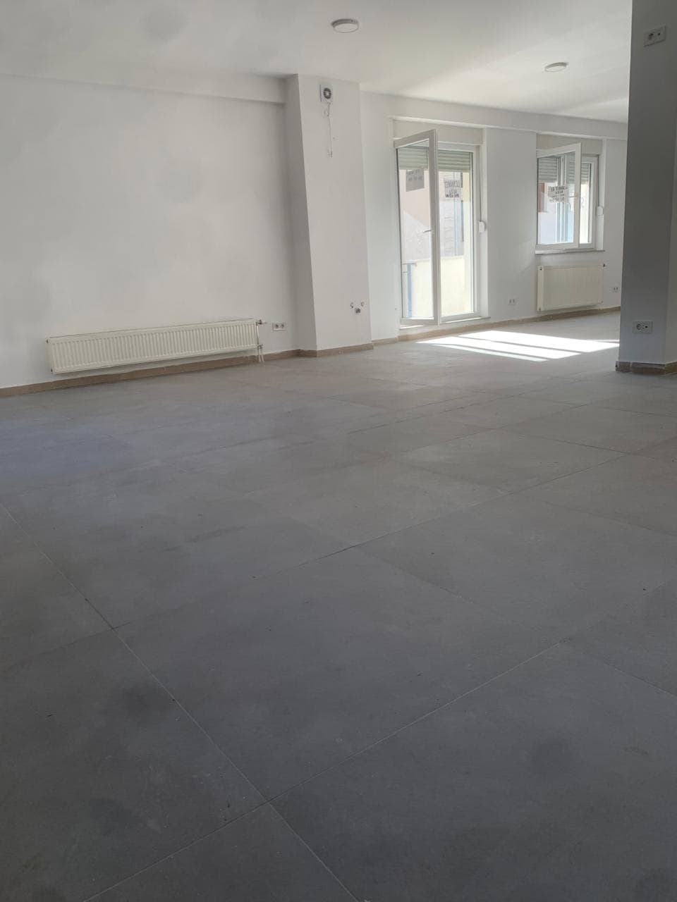 Banese moderne për shitje afër Rrugës B photo 8