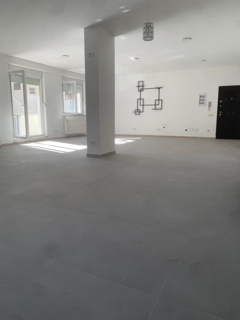 Banese moderne për shitje afër Rrugës B photo 9