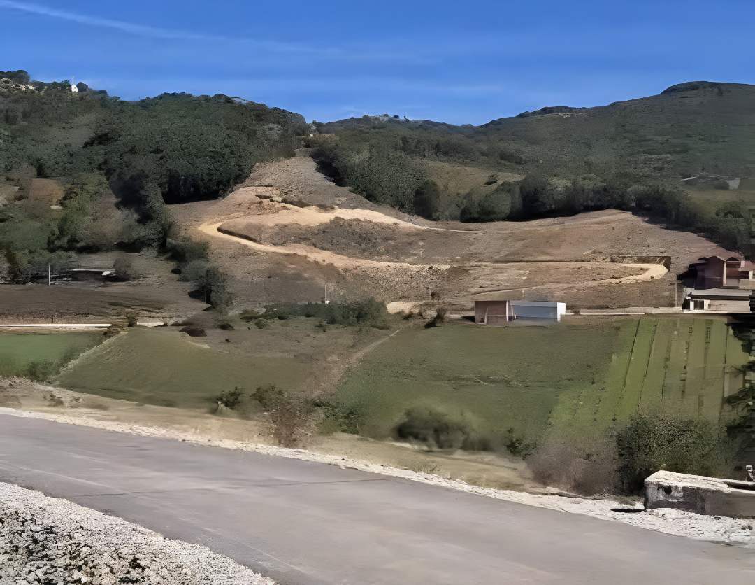 Parcela 3-7 ari me infrastrukturë në fshatin marec, zonë për vila