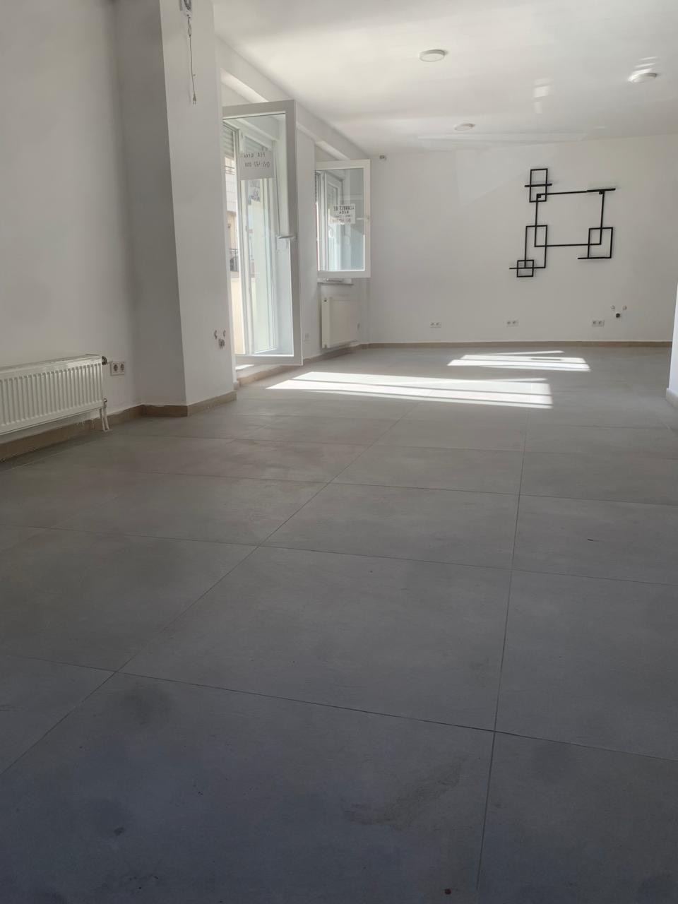Banese me qira afër rrugës b